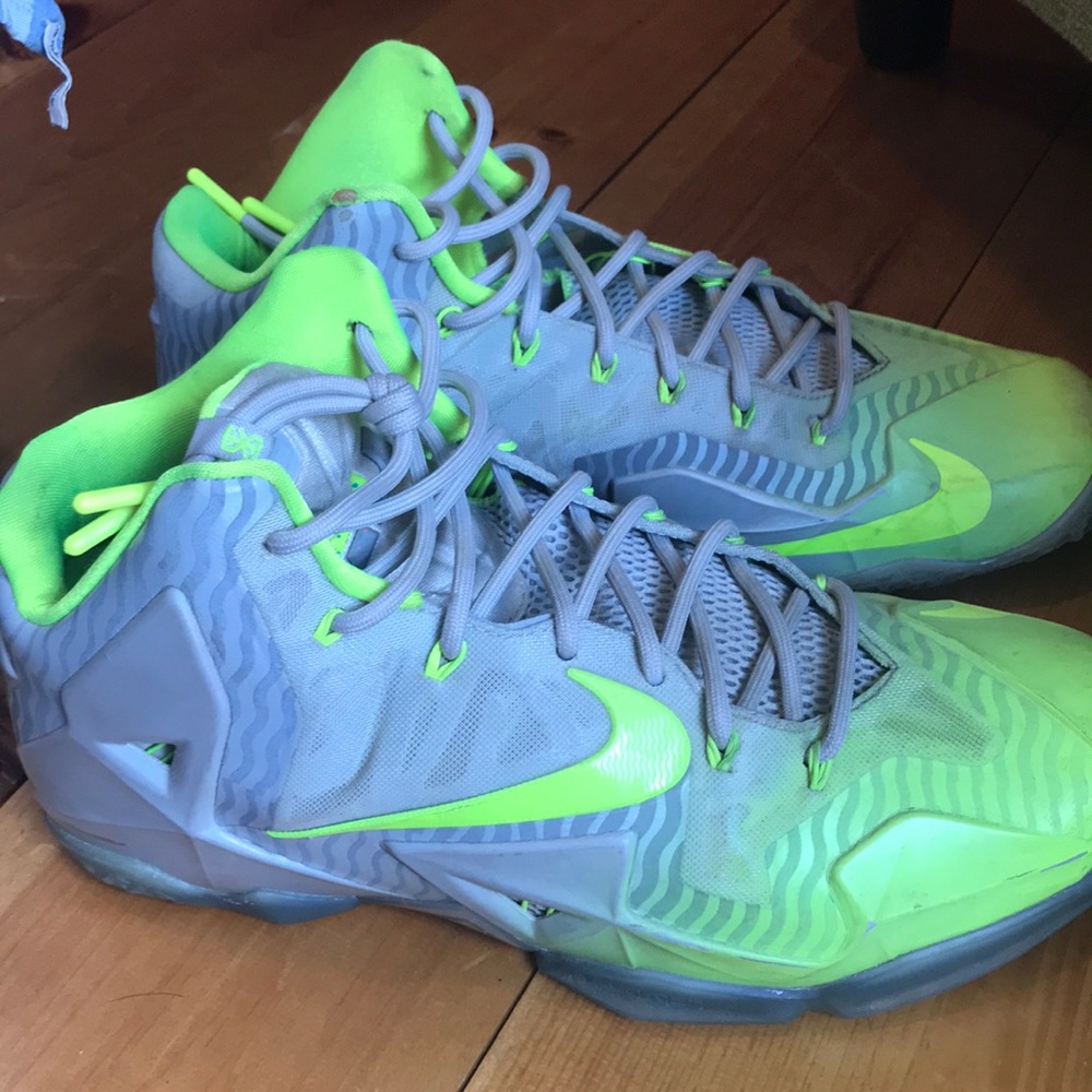 Mens Nike LeBron XI Collection Madison du Metallic